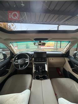 تۆیۆتا لاند کروزەر